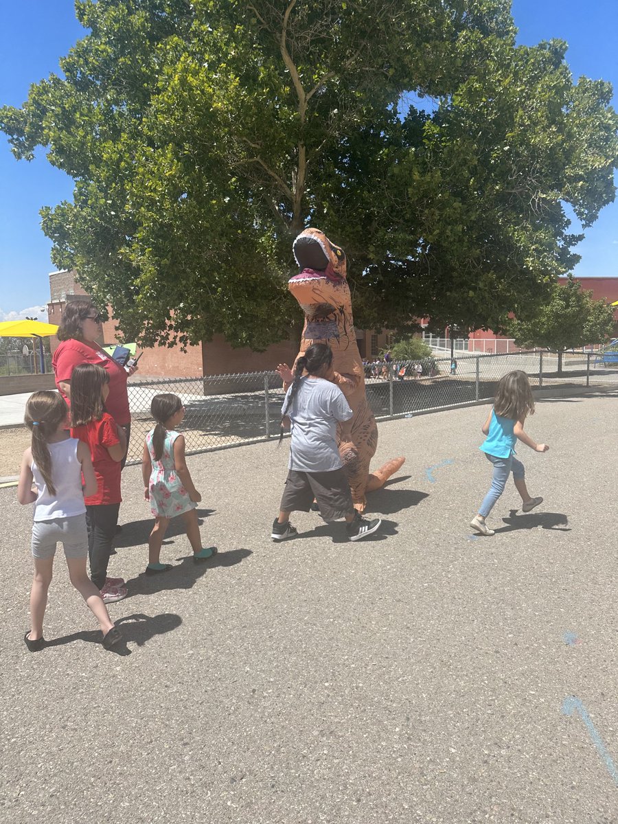 How Do Dinosaurs Go To School?
They Look For The Best School Of Course. That means they show up at Apache to remind our scholars to be Leaders!! ⁦<a href="/APS_Elementary/">APS Elementary Schools</a>⁩ #WeRISEUp