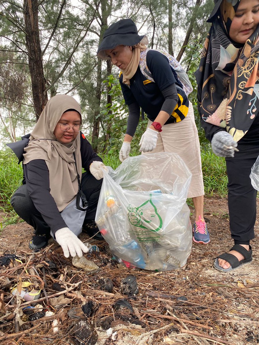 RifSuhaile's tweet photo. MAYBANK GROUP GLOBAL
CR DAY.
GLOBAL BANKING STRATEGY & BCCO
#MAYBANKGCD #FORCEOFGOOD #MAYBANKCARES https://t.co/Tp9V4QhV5t
