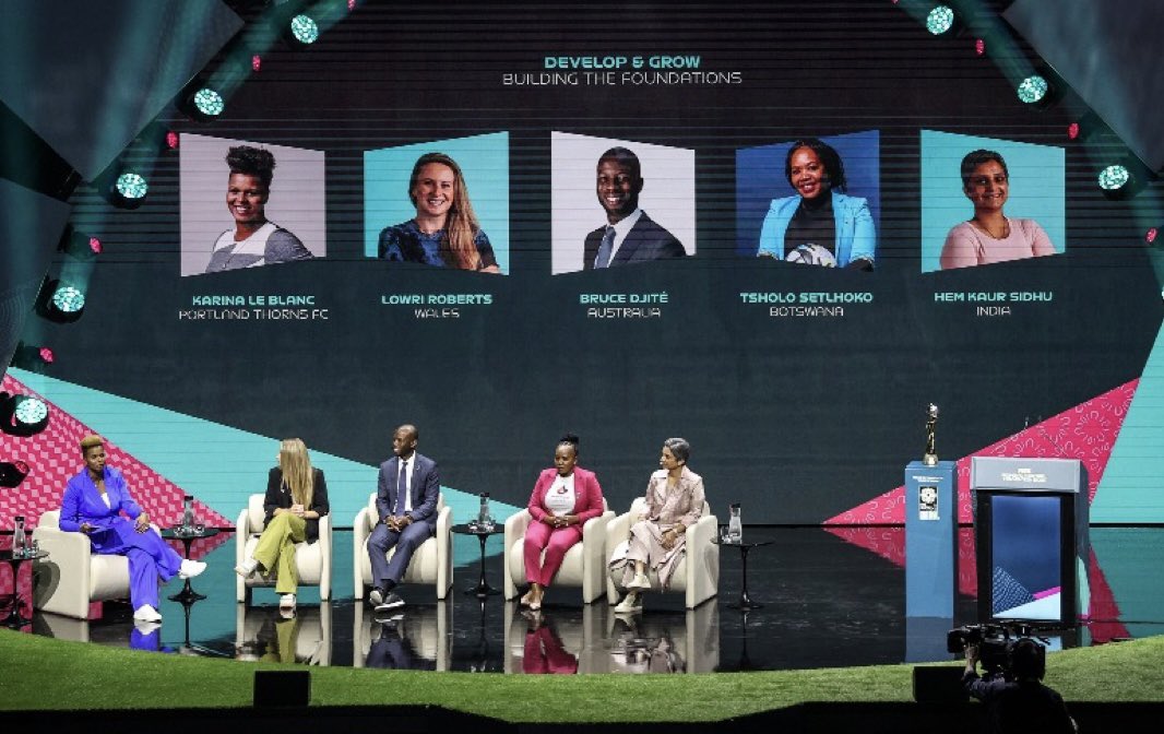 FOXSportsPR's tweet photo. #WWConFOX Executive Producer David Neal ✅
@FOXSoccer analysts @CarliLloyd & @KarinaLeBlanc ✅
#WWCNow analyst @MelissaMOrtiz ✅
@FOXSports was well represented and proud to be a part of the FIFA Women’s Football Convention in Sydney. https://t.co/0RI4r4iIrj
