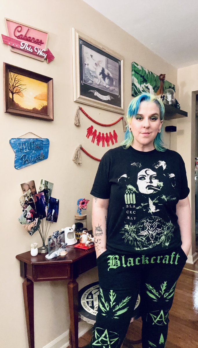 LynzVICIOUS's tweet photo. @BlackCraftCult #smokeblackcraft
@marycatrhea #thegoodlifestore 🦇 https://t.co/xngVW0Cj8K