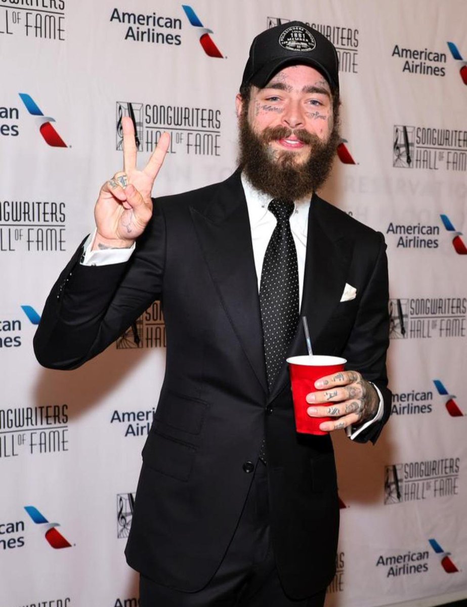 TonyNordin's tweet photo. Very impresse to drop 27 kg just by quit drinking soda. So this is Post Malone after he quit drinking soda. I would love to see a Pre Malone picture before he lost that weight? Congrats @PostMalone and keep up the good work! https://t.co/4A6QiCjzxU