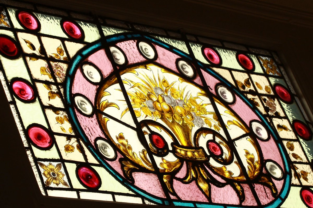 MariaBu86725639's tweet photo. #StainedGlass #Glass #Art #GlassArt #Colour #Color #BooksUpstairs #Dublin #Ireland #IrishBookShops https://t.co/HkrKXgfcaQ
