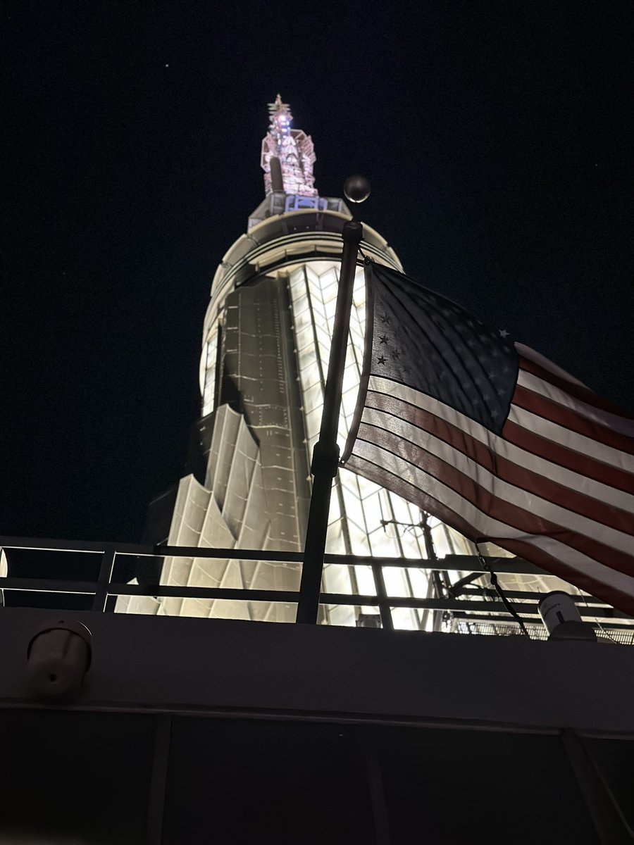 socalunionpaint's tweet image. I recently took this picture while on a quick trip with my family to NY. The Empire State Building 🇺🇸 A Nation that provides the opportunity to live better and my @GoIUPAT Union that makes it a reality!🙏
#livebetterworkunion🇺🇸 #workunionlivebetter🇺🇸 
@Jimmy_iupat