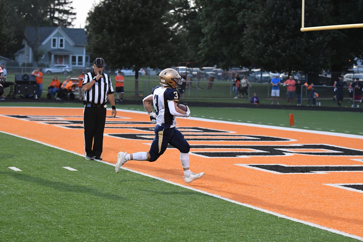 XLSarge's tweet image. Incredible start to ⁦@IHSAA1⁩ football with a down to the wire nail biter between cross county rivals ⁦@LPSlicersFB⁩ and ⁦@NewPrairieFB⁩. Folks… high school football does not get any better than this!!