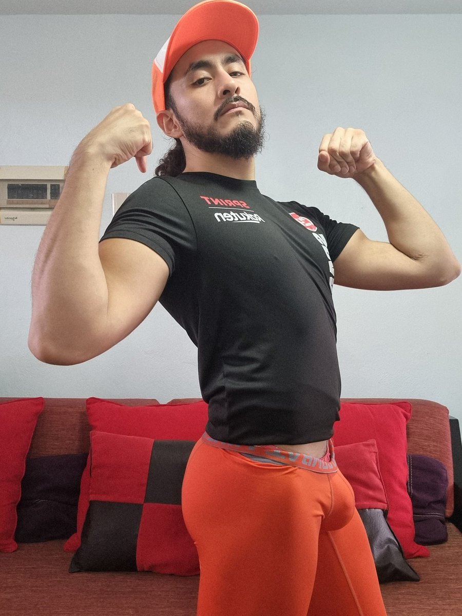 LeiamaM's tweet photo. Quieres ver lo que hay debajo? Dame RT...
.
.
.
.
.
.
.
#Meninthong #thong #sexyunderwear #seymen #gayboy https://t.co/Q5oKOsDalY