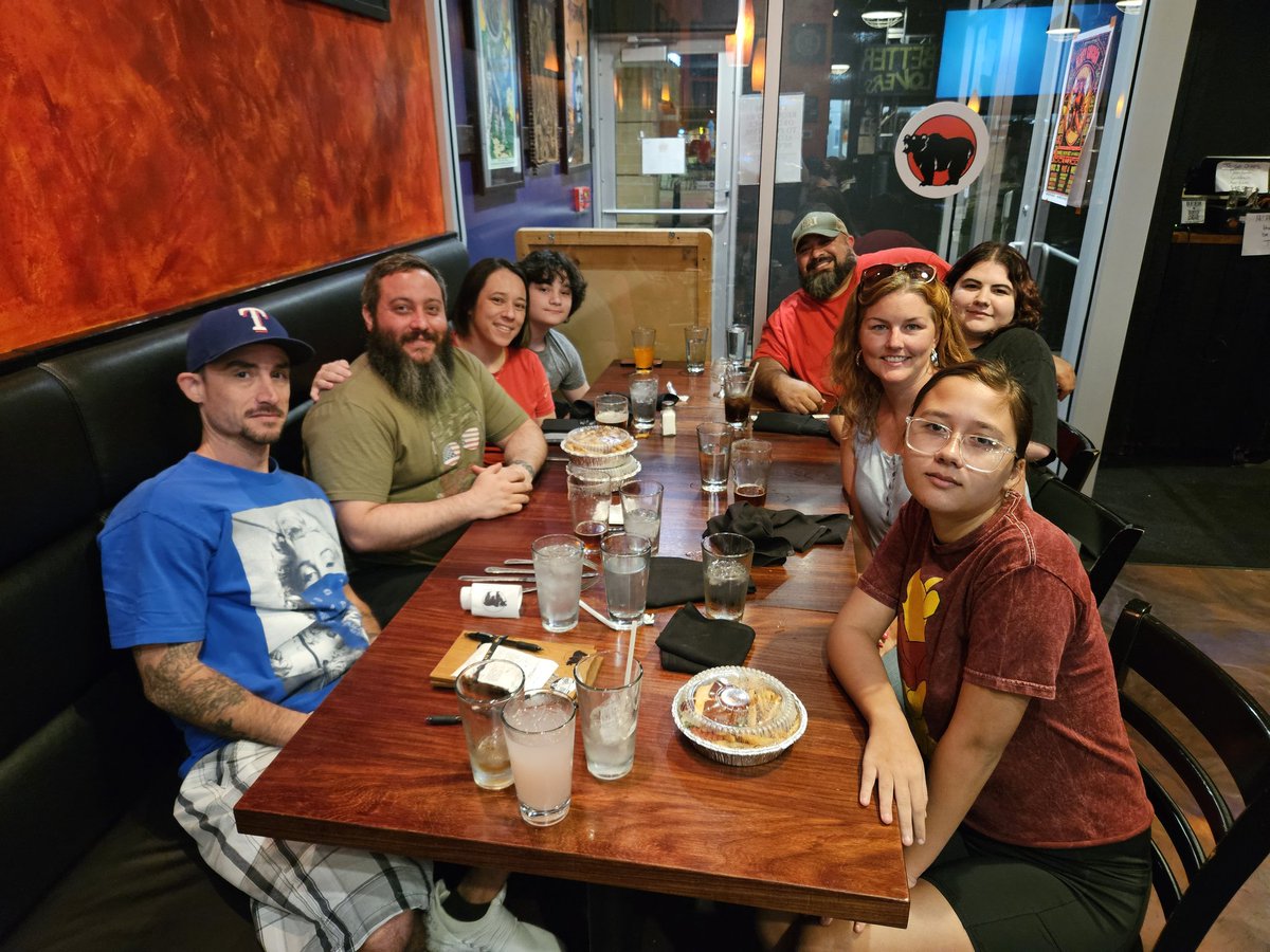 Food here was amazing!! The people were even better!! Got to see <a href="/Doc_Brewster_/">Doc_Brewster (Brew)</a>, <a href="/Deez2Nuttz_/">Deez2Nuttz</a>, <a href="/justEFNdirty/">justFNdirty</a> and his spwan and Jumbo cheesestick!!!