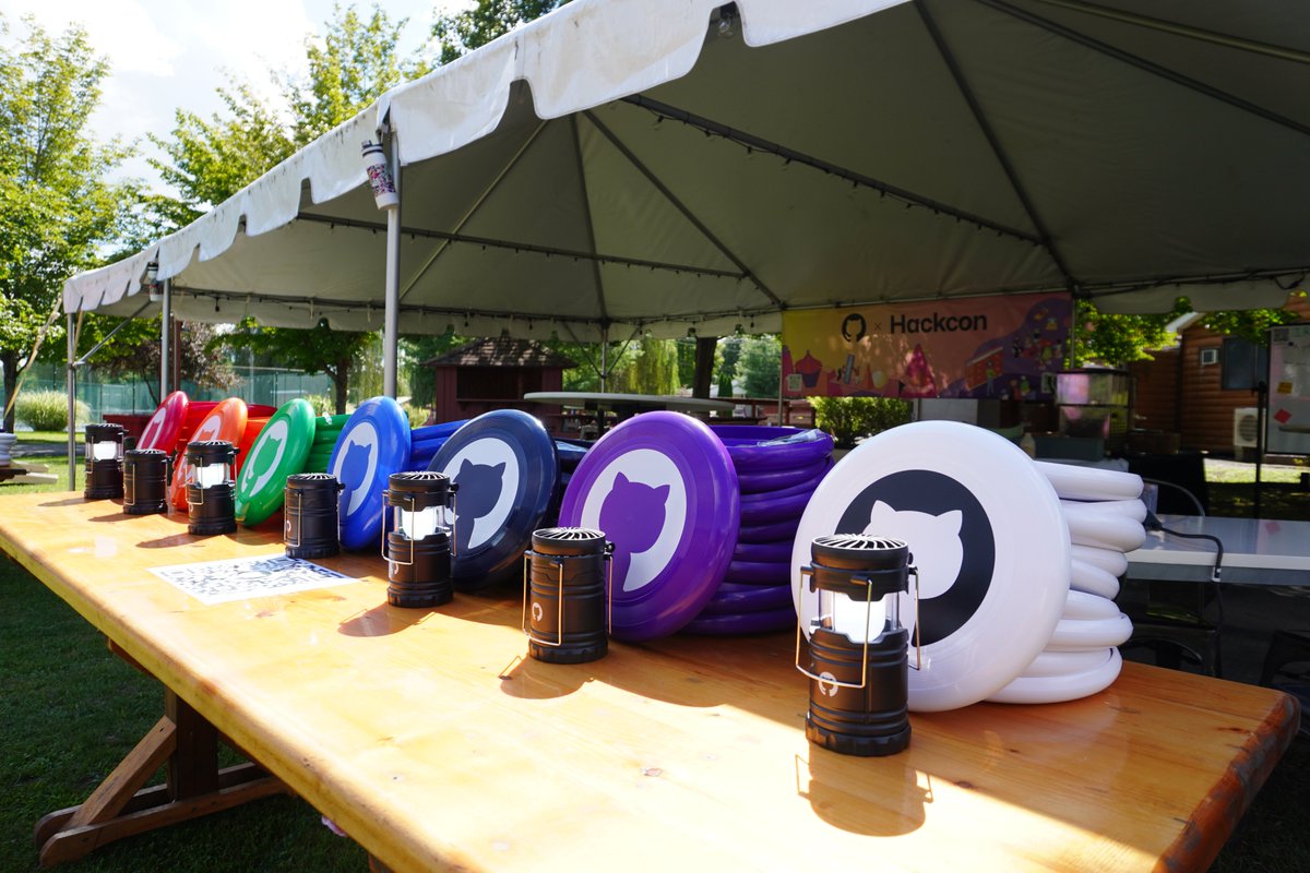 lasr21's tweet image. Some pics for day 1 of #Hackcon. The conference for #Hackathon organizers, I love the conversations, all the attended energy and the good vibes around. 

This is my second year as part of the @GitHubEducation crew 🤩🤩🤩🤩