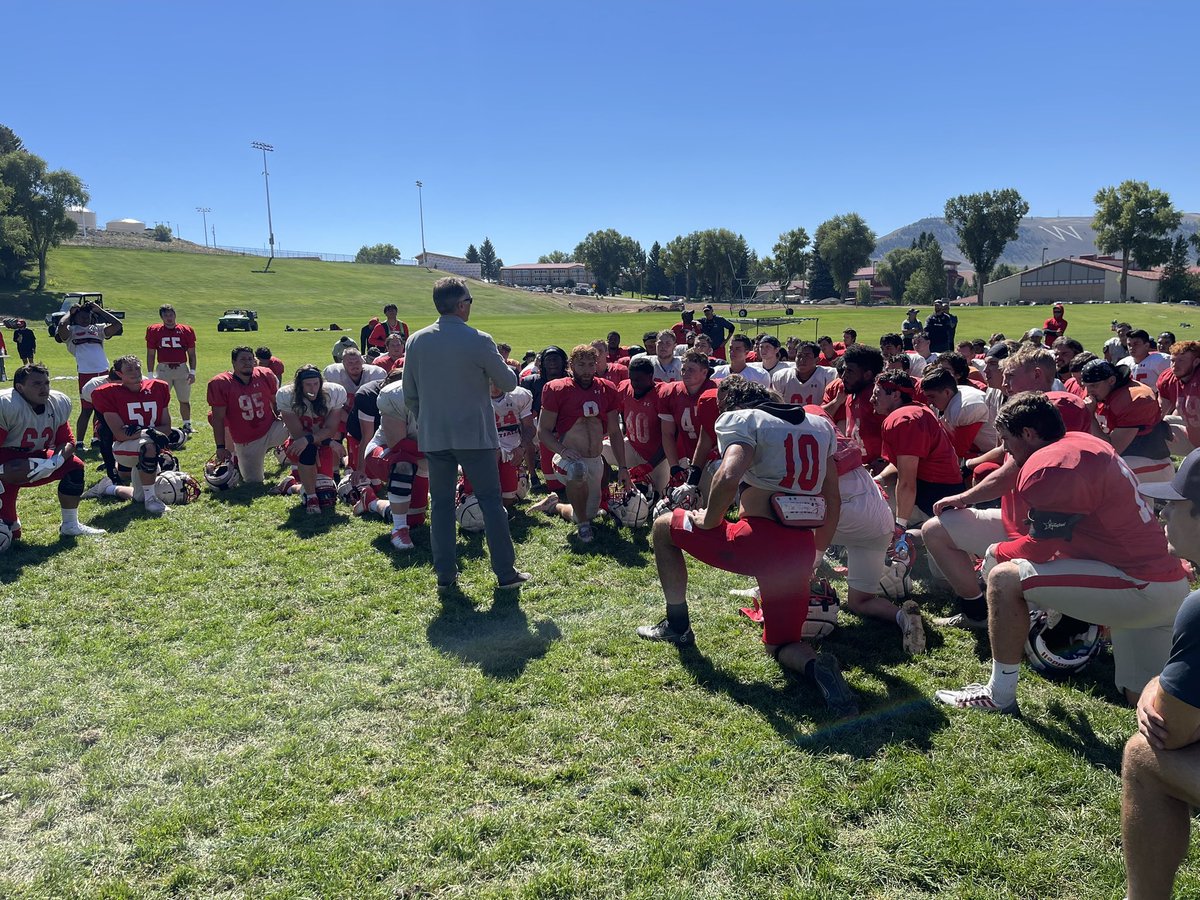 S/O to <a href="/WesternColoU/">Western Colorado University</a> President Brad Baca for stopping by practice this week! #ThinAirCrew #MountUp