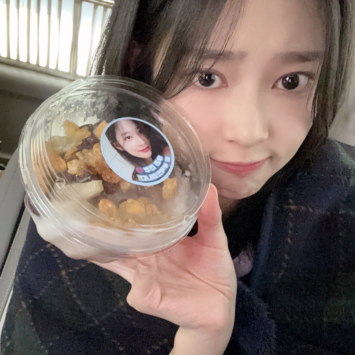 traveller0o0's tweet photo. 아 권은비 따땃하다 🥲❤️ https://t.co/uJMkuwEsgO