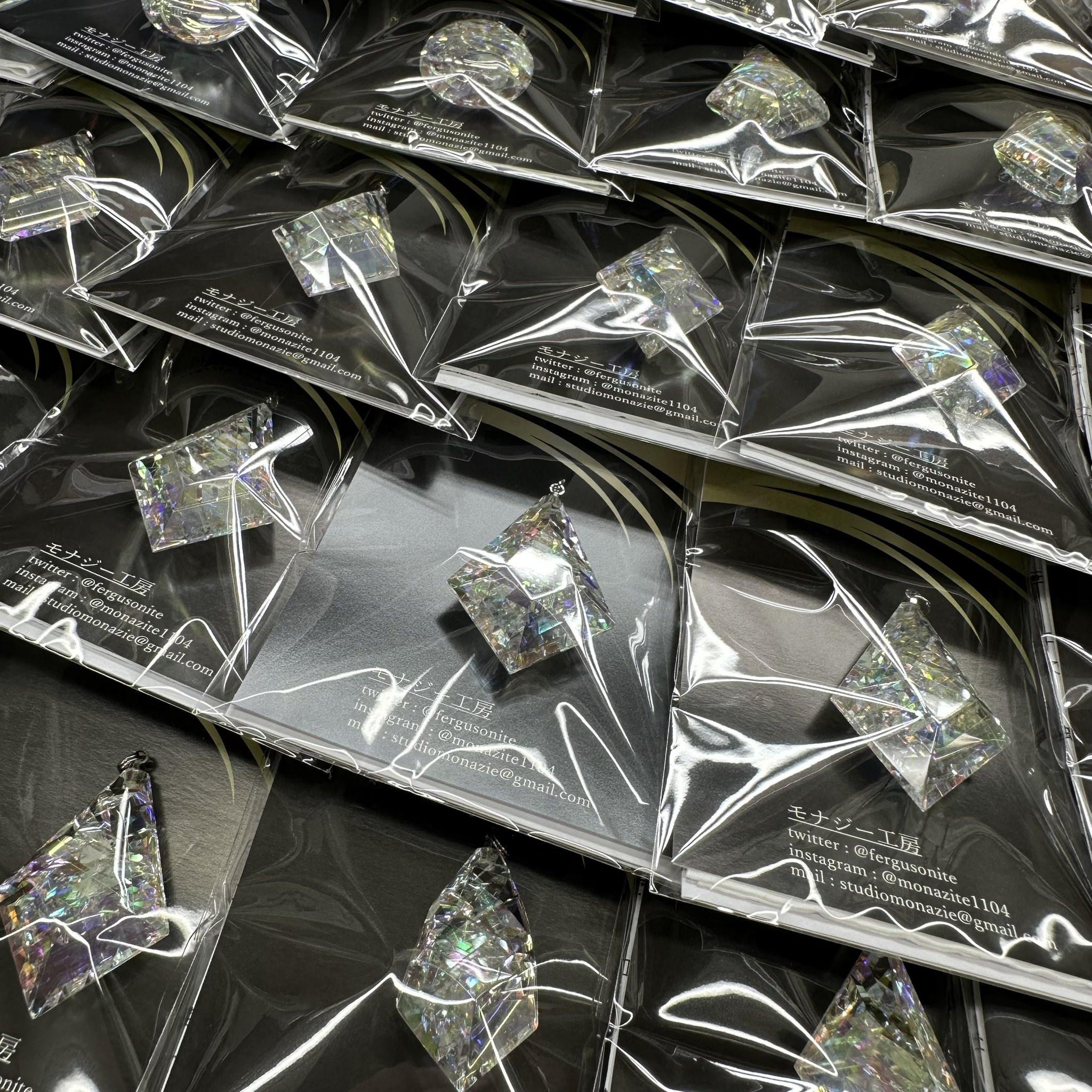 モナジー工房ガラスアクセサリー多重虹ひし形青空ペンダントトップ