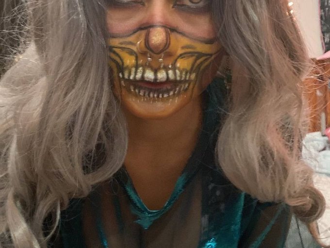 I'm online right now on SkyPrivate - pay-per-minute system for Skype live shows. Call me right now in