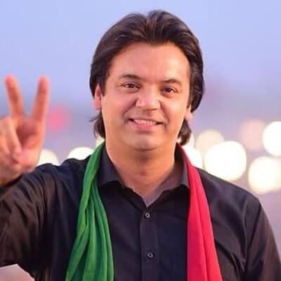 mysterious_ASK's tweet photo. عثمان ڈار کا قصور کیا ہے کہ وہ پاکستان کی بہتری میں اپنا کردار ادا کرنا چاہتا ہے۔وہ پاکستانی قوم کو باشعور دیکھنا چاہتا ہے؟
اس پر اتنا ظلم
#FreeImranKhanNow
#PrisonerNo804 #ForcedDivorce https://t.co/JTG1Eltny9