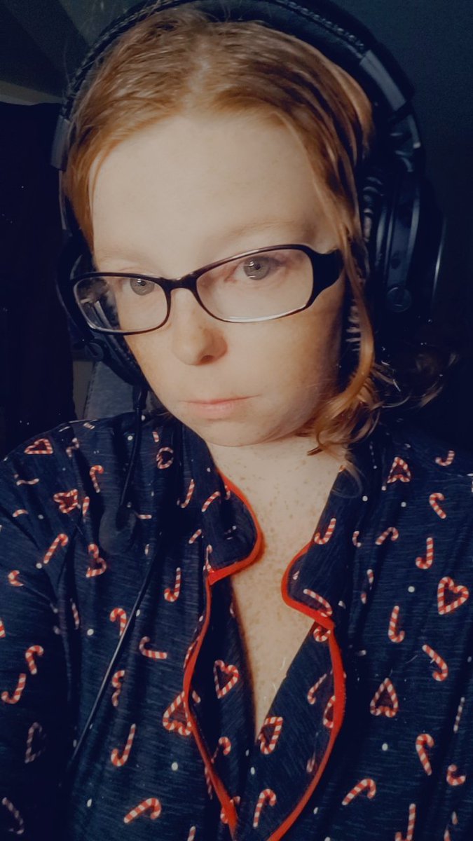 Valk_777's tweet photo. Sleepy gaming. #gaming #gamergirl #sleepy #egirl https://t.co/IGoiVPMTSO