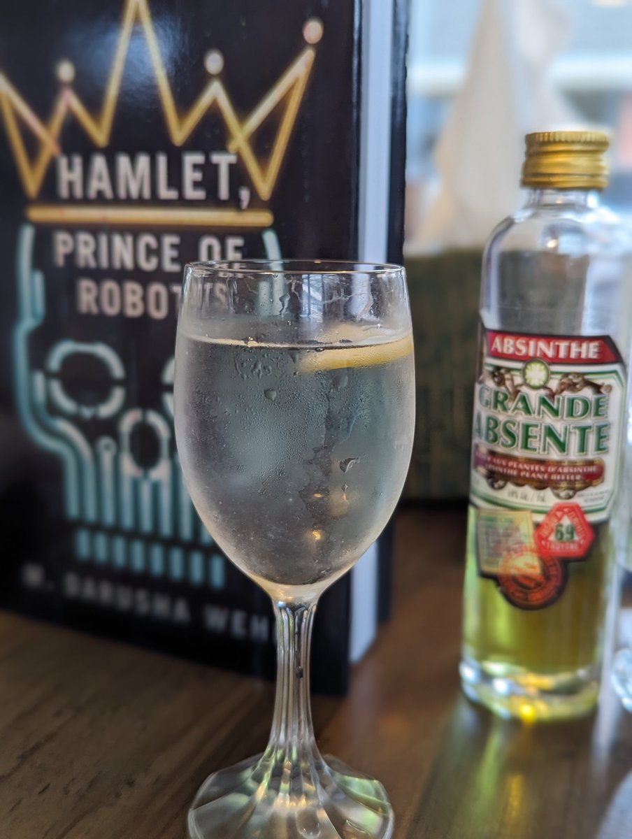 ElixirLibris's tweet photo. So I made two versions of an aniseed martini. One with gin and an absinthe rinse, the other with a non-alcoholic gin infused with star anise, both with lemon bitters. It just seemed right — a classic, but in a sort of unexpected way. https://t.co/qfcpPfCKdj