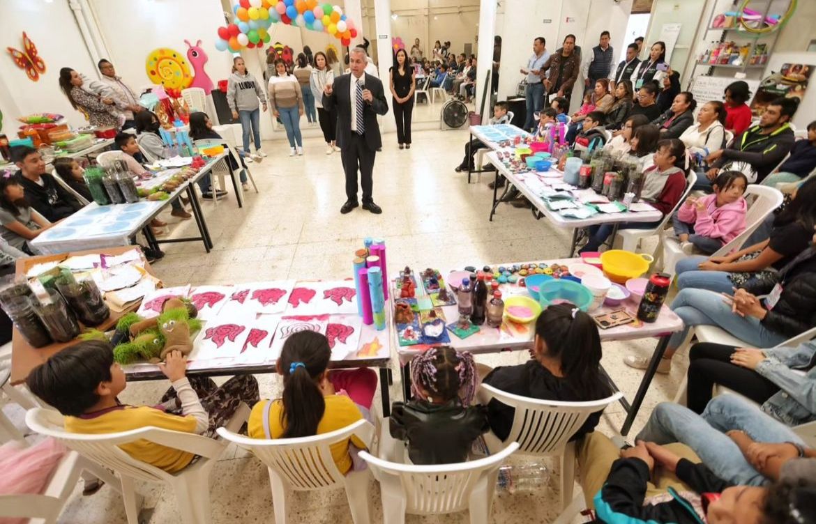 IMPA_Pachuca's tweet photo. Seguimos IMPActando Pachuca. 💯
Para el Alcalde @sergiobanosr, y su esposa la Presidenta de @DIF_Pachuca @b_mejorada, las familias son lo más importante, por ello llevamos a cabo la clausura del curso de verano del IMPA. 👩🏼👦🏽
@RubenEscalanteM @MeloMichlle @PachucaGob https://t.co/to07fjIwuA