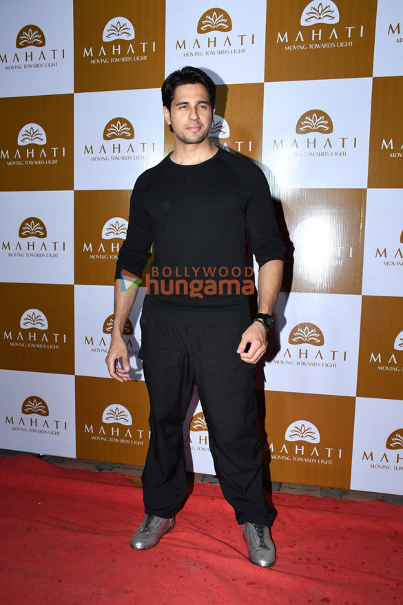 SidharthFC_'s tweet photo. Pics: @SidMalhotra graces the journey of Self-Discovery, Rejuvenation & Inner Peace At Mahati Wellness ✨❤️🧿
#SidharthMalhotra #Mahati #MahatiWellness #MovingTowardsLight https://t.co/0CvDYlXfxb