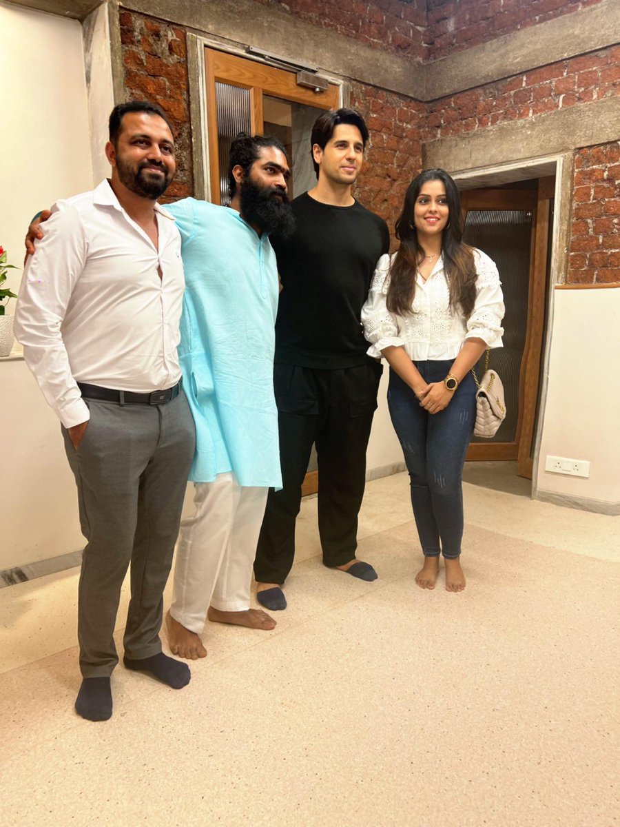 SidharthFC_'s tweet photo. Pics: @SidMalhotra graces the journey of Self-Discovery, Rejuvenation & Inner Peace At Mahati Wellness ✨❤️🧿
#SidharthMalhotra #Mahati #MahatiWellness #MovingTowardsLight https://t.co/0CvDYlXfxb