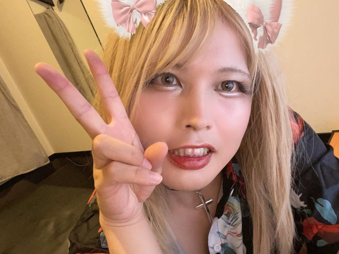 昨日快活クラブで女装して脱出する時精算機にジジイが詰まってて行列になってたので女装と出会った事ないような人に観測されてしまった🤦&zwj;♀️ アナルに尻尾生やして並べば良かったのが悔やまれるぜ🍑 https://t