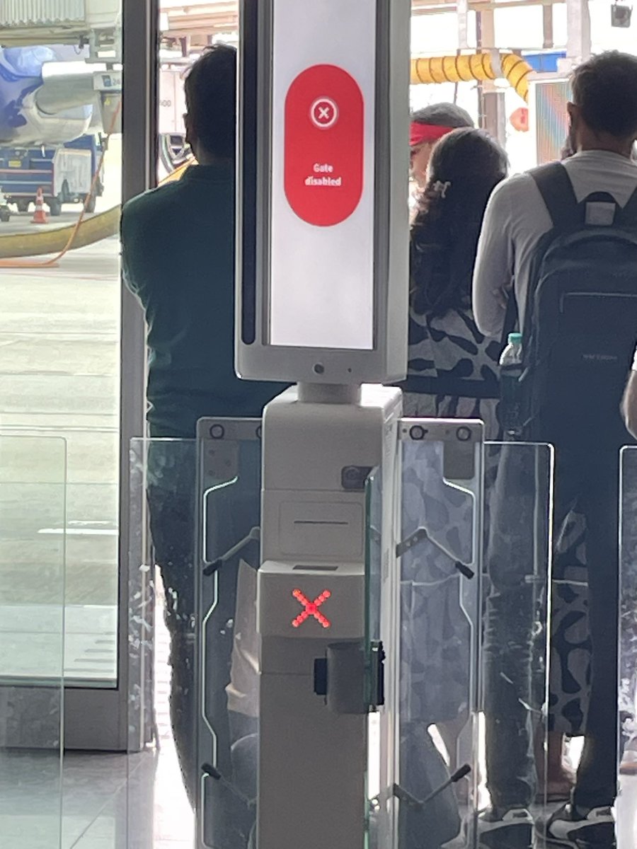 chirag11231's tweet photo. @DigiYatraOffice 1 mahine mein 4 baar travel kar chuka hun chaaro baar band tha #Bangalore #Airport https://t.co/FBK5Z01Cf8