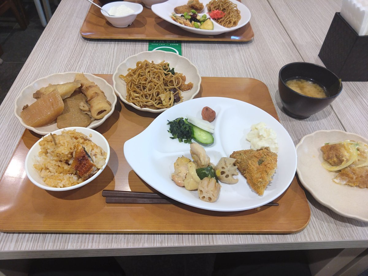 朝ごはんは宿のバイキング
黒はんぺんフライに静岡おでんなど
バイキングにご当地色が強めだと嬉しいですよね！
お腹いっぱいごちそうさまでした！