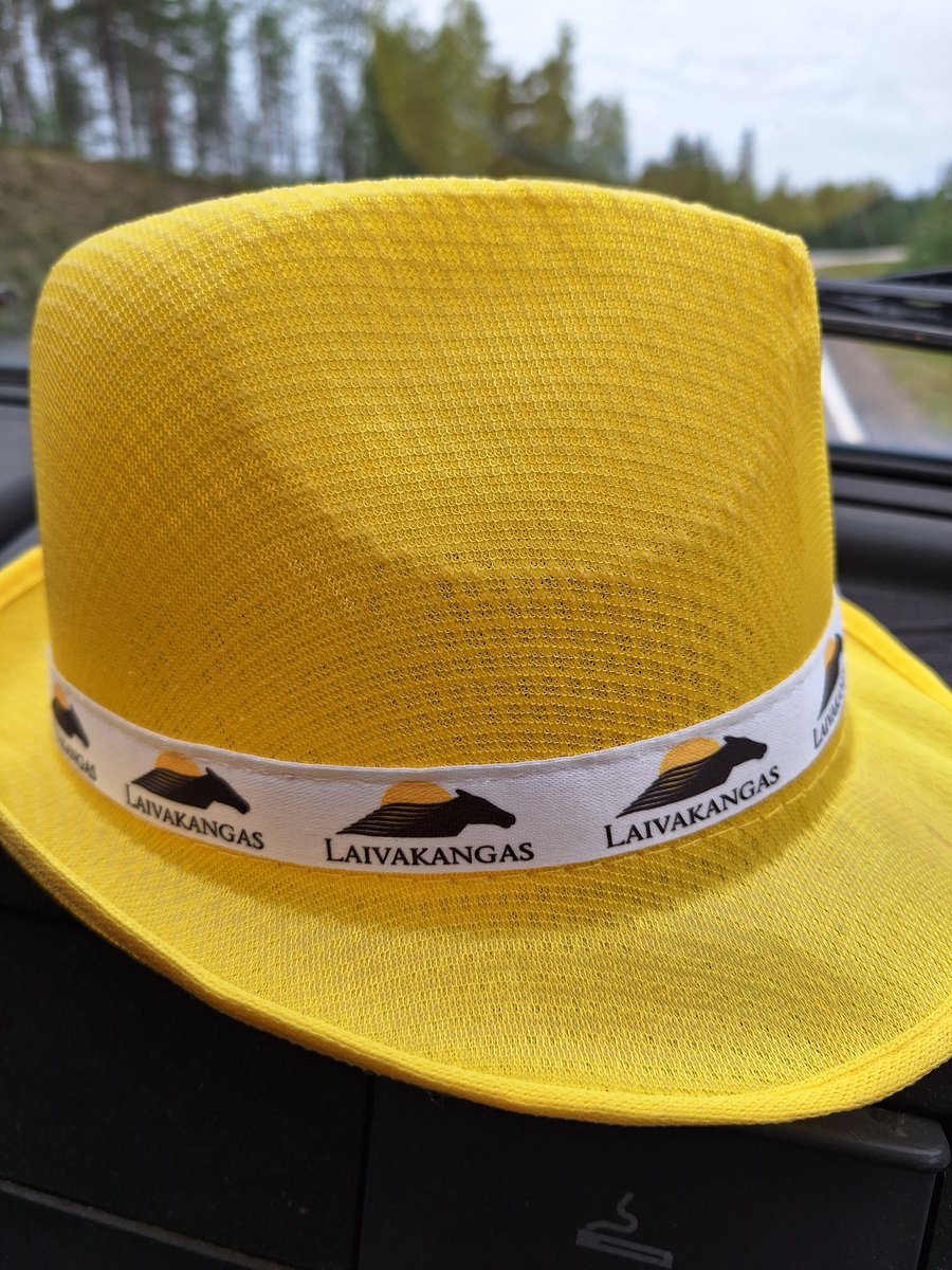 Tänään on pääpäivä Tornion Laivakankaalla kun kansainvälinen Kavioliigaravipäivä raottelee jo silmiään. Mahtava kattaus huippuraviurheilua meille kaikille klo 13 alkaen, ponien Minimidnight jo aiemmin. Tulkaahan mukaan ja matkaan! #ravit