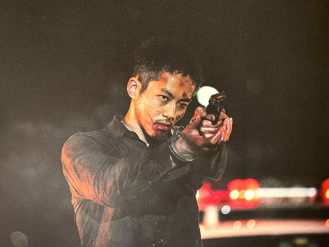 IaJhICNMiAfpgMj's tweet image. 銃弾を持つ姿は決まってるよね
日岡さんと黒崎さん #松坂桃李
#孤狼の血LEVEL2　#VIVANT