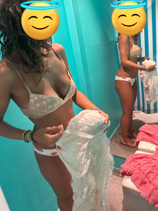 Ma vi piace questo genere di foto?! Super sconto per entrare con me in camerino!!🤪😂 https://t.co/UVBaKh1UYF<a href="/tag/tette"class="tags"><span>#tette</span></a>