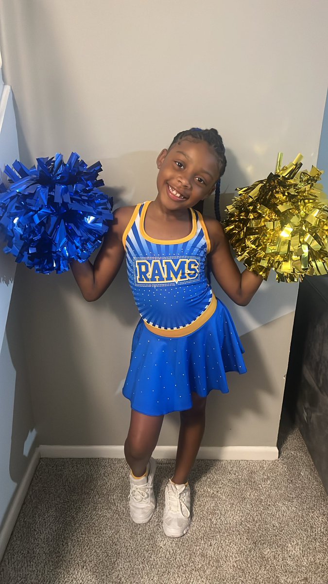 I_LovePiink's tweet photo. My bestie 💙💛 https://t.co/SDvFzHKteq