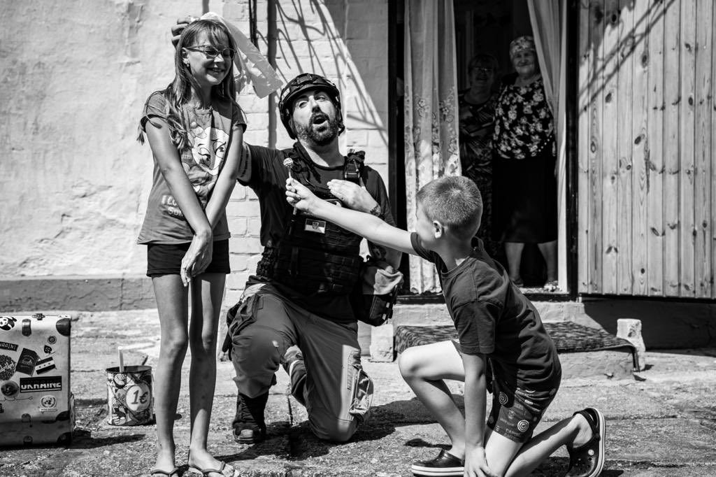 We are back from a two weeks #aid #mission in #cherson. #artillery and #airraidalarm day and night. 
We delivered thousands of liters of water, supported a kitchen in Cherson, brought medical support and when ever it was possible our amazing Mattia did a #magic #show for #kids.