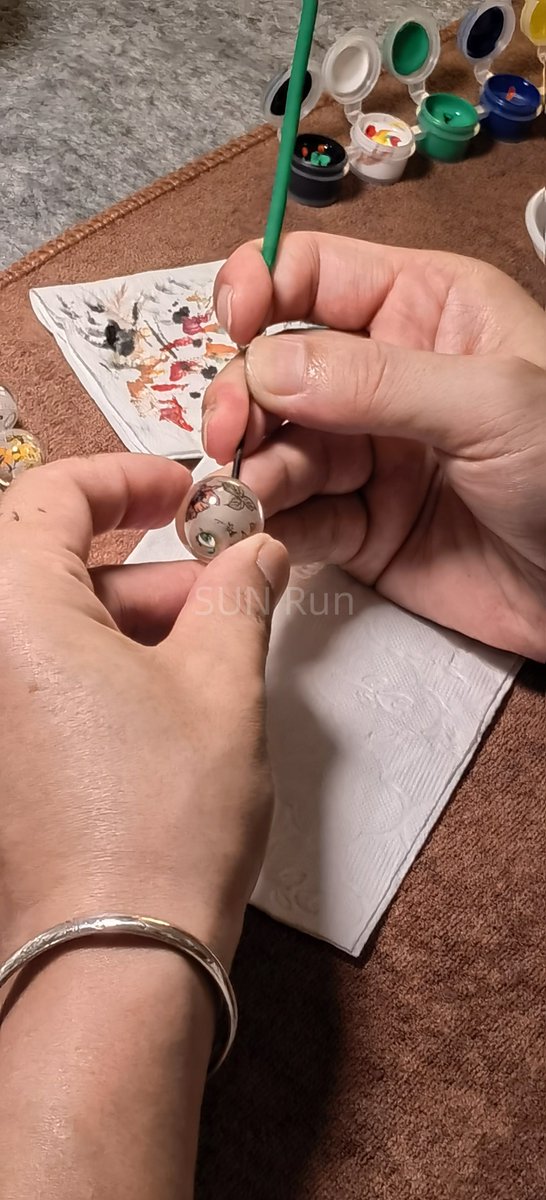 SUNRun_Zheng's tweet photo. #InsidePaintedSnuffBottle
#InsidePainting
#bracelet 
______
#Beijing #China #Chinese #tradition #Chineseculture #culture #IntangibleCulturalHeritage #travel #trip #tour #travelChina #city #Chinagram #visitChina #Chinalife https://t.co/5bHPk9hi5m