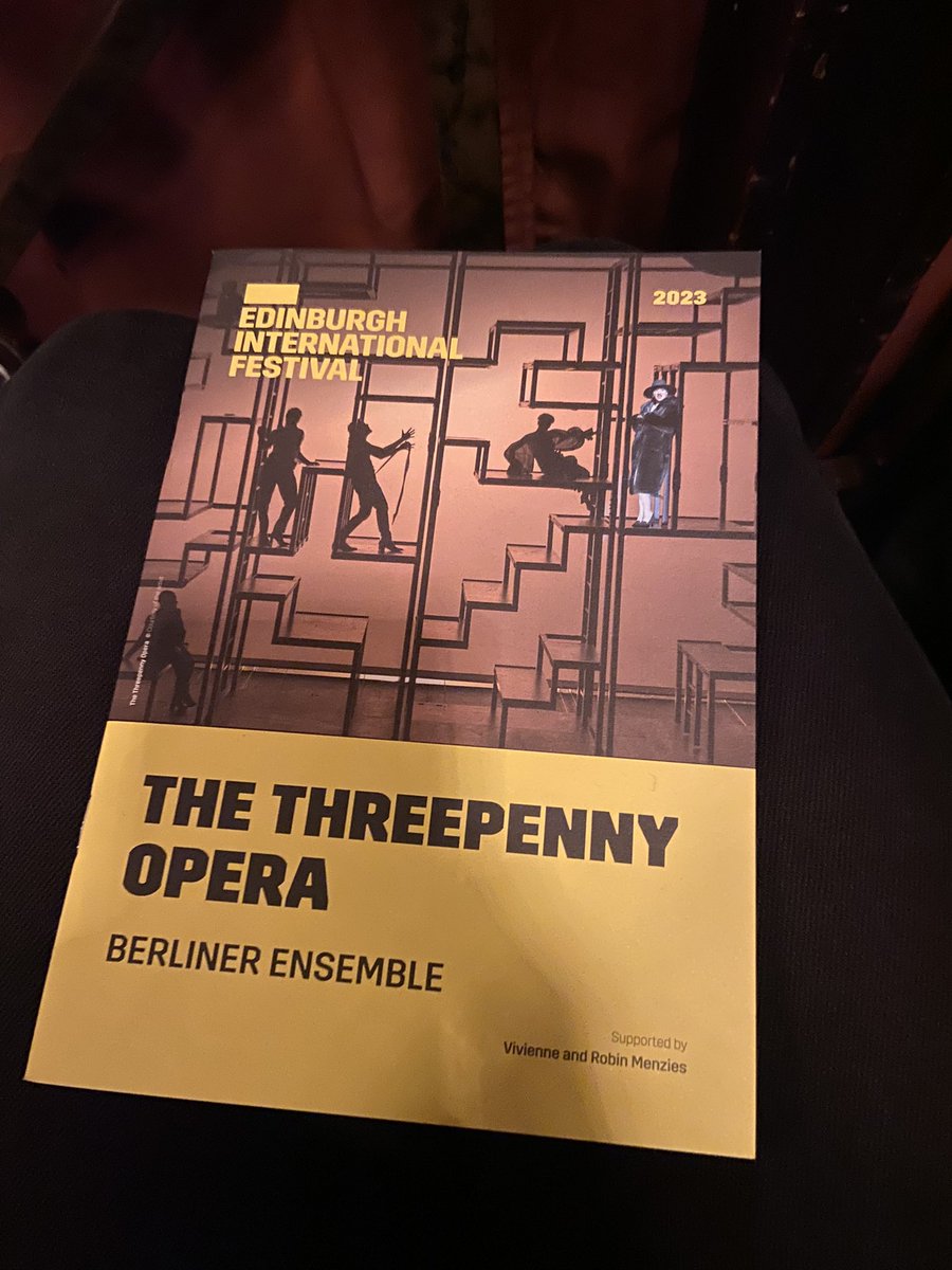 lucapir's tweet photo. Und der Haifisch… #thethreepennyopera @edintfest https://t.co/rSa8XJec8e