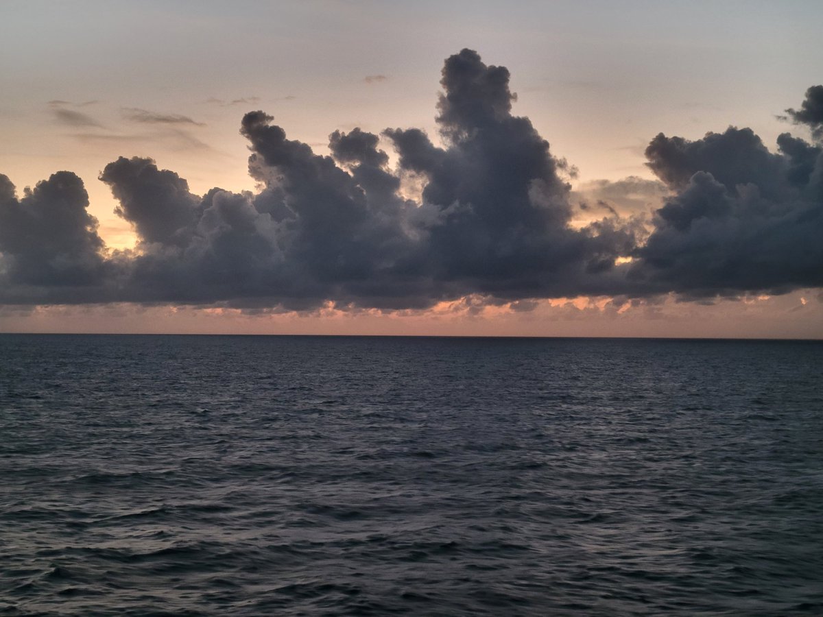 VacHugeBigShot's tweet photo. Beautiful night at sea. #HugeBigShot #VegasActor #VegasComedian #Vac #IDoThings #tracksuitguy #cologne https://t.co/TSilWG0Xym