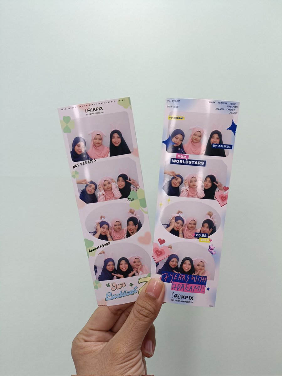 BunnyDokii_'s tweet photo. Thank youu @jenleful & @chenjico !
The frame is veryy prettyyyyy ๐ฅน๐
Since in my place tkde photobooth ni & just happened to be around when this event started, so i ajak my sis cuz my friends jauh ๐ญ
(p/s: my sisters are not czennie)
#OurLuckiest7
#7IrreplaceableDREAM https://t.co/U8ilPkn1DO