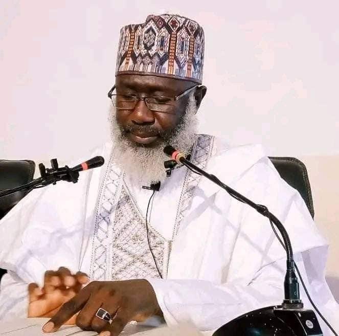 salihuu11's tweet photo. Muna Alfahari da #sheik Tijjani Guruntun saboda Da aikin alkhairi da kakeyi wajen wa'azi da chiyar da bayin #Allah a lokacin mastasti #Allah ya biyaka da mafificin Alkhairi #shinkafa buhu 1000 ba sa'an  #mudu 1000 bane https://t.co/N2kxfCDQch