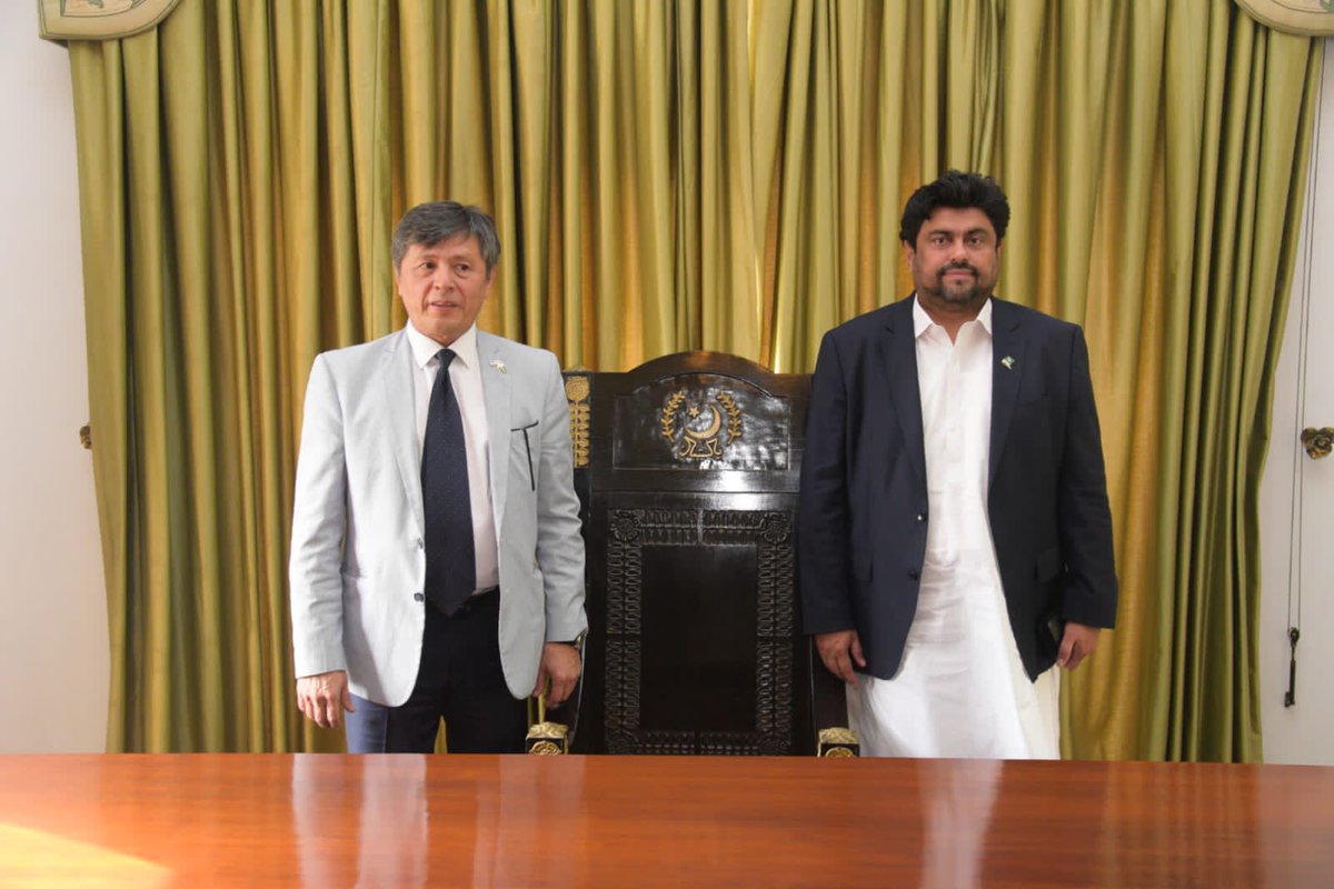 KamranTessoriPk's tweet photo. ازبکستان کے سفیر ایبک عارف عثمانوف کی گورنر ہاؤس آمد،مختلف شعبوں میں وفود کے تبادلوں پر بات چیت،ازبک سفیر نے امید کی گھنٹی بھی بجائی،طاقتور پاکستان کے راشن اور بابائے قوم کے زیر استعمال اشیاء کا بھی جائزہ لیا،ثمر قند، بخارا اور تاشقند اسلامی تاریخ میں نمایاں مقام رکھتے ہیں https://t.co/siYrh9fobl