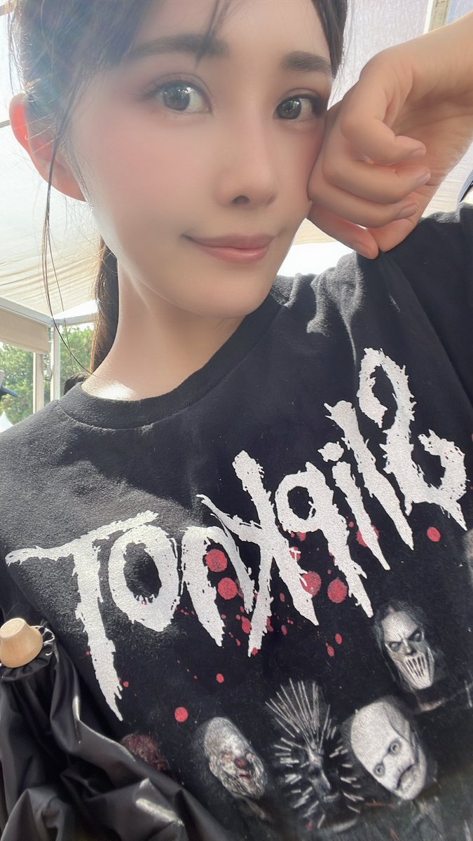 スリップノット出ないのに
シャツ着ちゃう奴。

これからFOBのシャツ
買いに行きます(･･;)

#サマソニ
#summersonic https://t.co/Dg1OpMS8sn