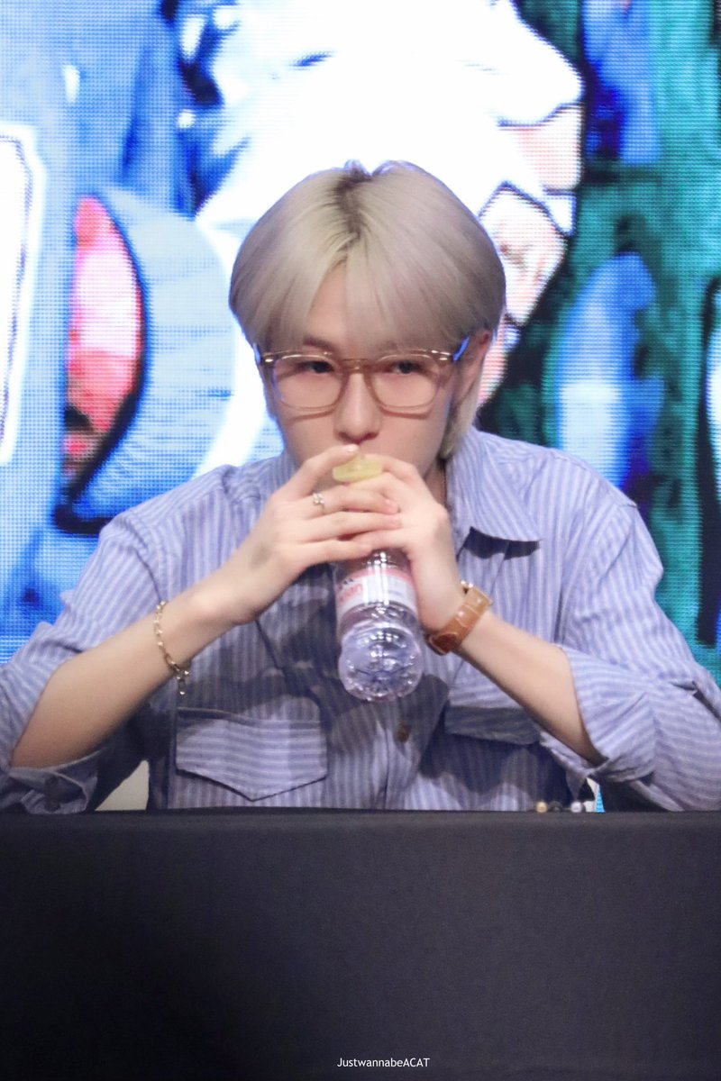 230819 #RENJUN #런쥔 

💓🤲🏻👓

weibo.com/5647607968/493…