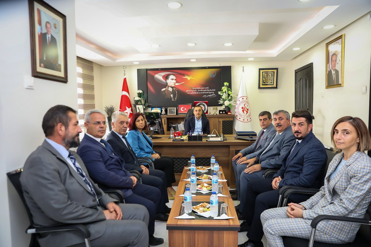 T.C. Burdur Valiliği (@burdurvalilik) on Twitter photo Valimiz Sn. <a href="/valiturkeroksuz/">Dr. Türker Öksüz</a>, kurum ziyaretleri kapsamında Gençlik ve Spor İl Müdürlüğünü ziyaret ederek, brifing aldı. Valimiz Sn. <a href="/valiturkeroksuz/">Dr. Türker Öksüz</a>, kurum ziyaretleri kapsamında Gençlik ve Spor İl Müdürlüğünü ziyaret ederek, brifing aldı.