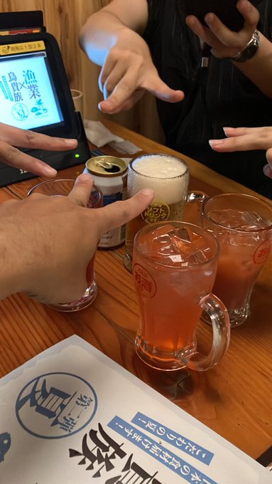 「缶ビール 複数の男性」のTwitter画像/イラスト(新着)