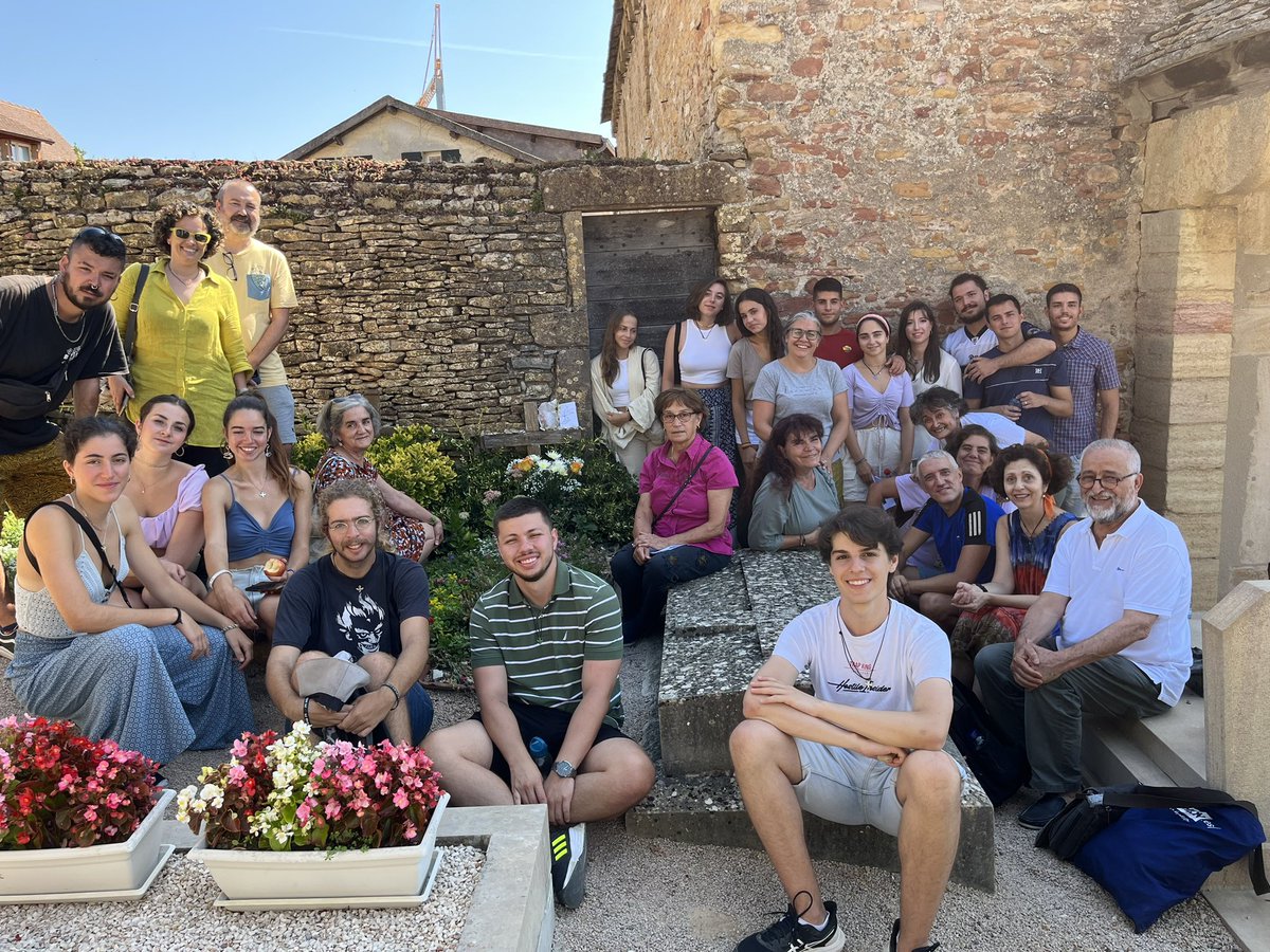 <a href="/AcogeryComparti/">Acoger y Compartir</a> <a href="/SRparroquia/">Parroquia Santísimo Redentor -Madrid-</a> <a href="/RedentoristasES/">REDENTORISTAS MADRID</a> <a href="/RedentoristasES/">REDENTORISTAS MADRID</a> Una oración de todo el grupo AyC para dejar unas flores sobre la tumba del Hno. Roger de Taizé !!!