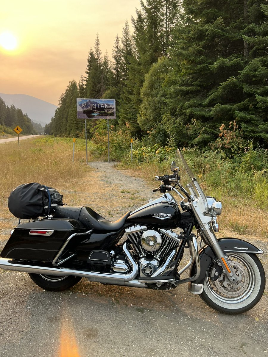 Capellino's tweet photo. @miriam_vollmer Ich fahre mit dem Motorrad durch 🇺🇸. Spüre die Temperaturwechsel, rieche den Duft der Bäume und spüre den Wind im Gesicht. #bestesleben https://t.co/Sza5UugVPq