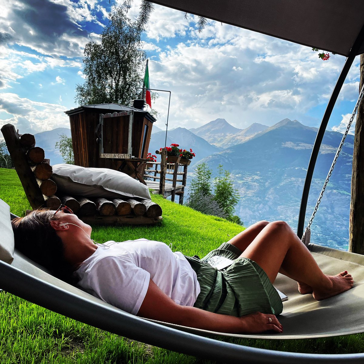VacanzeD's tweet photo. Godiamoci l’estate 😍 #19agosto #holiday #valledaosta #ita #vacanzeaosta https://t.co/F6vDp4JU0i