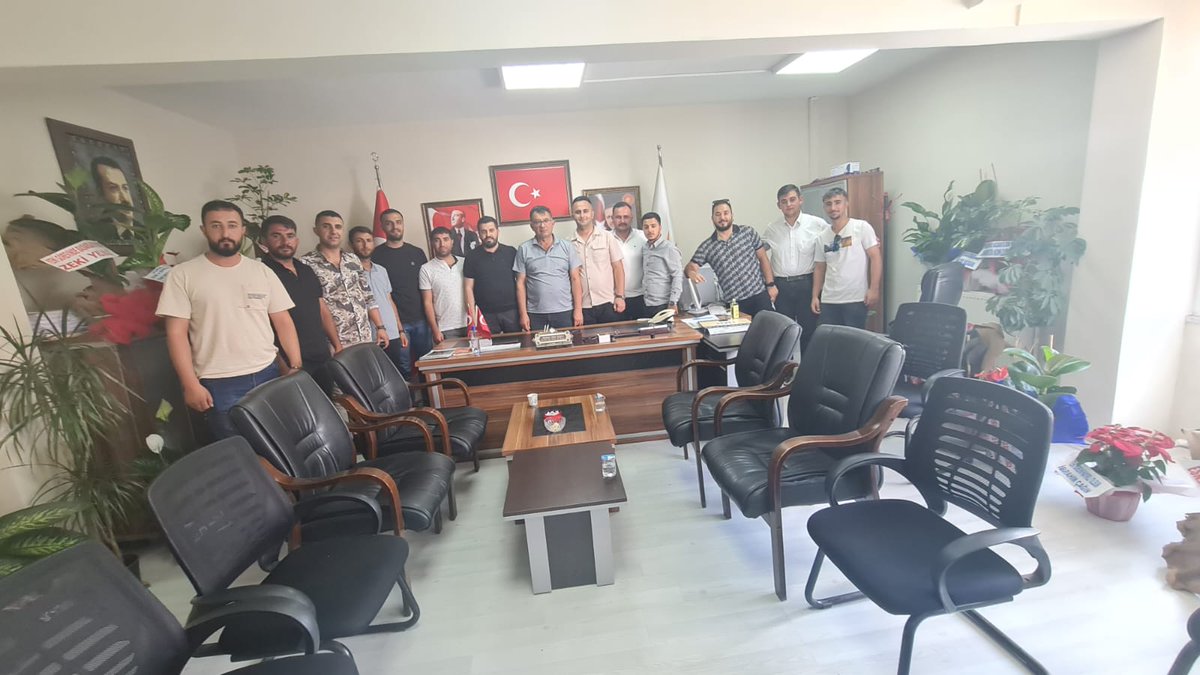AkGenclikKars's tweet photo. Gençlik Kolları Başkanımız Fatih Bayrambey İlçe Başkanlarımız İle Birlikte Merkez İlçe Başkanlığına Atanan Mehmet Nuri Kişli'yi ziyaret ederek Hayırlı Olsun Dileklerinde Bulundular. https://t.co/ebtGbZ9MC8