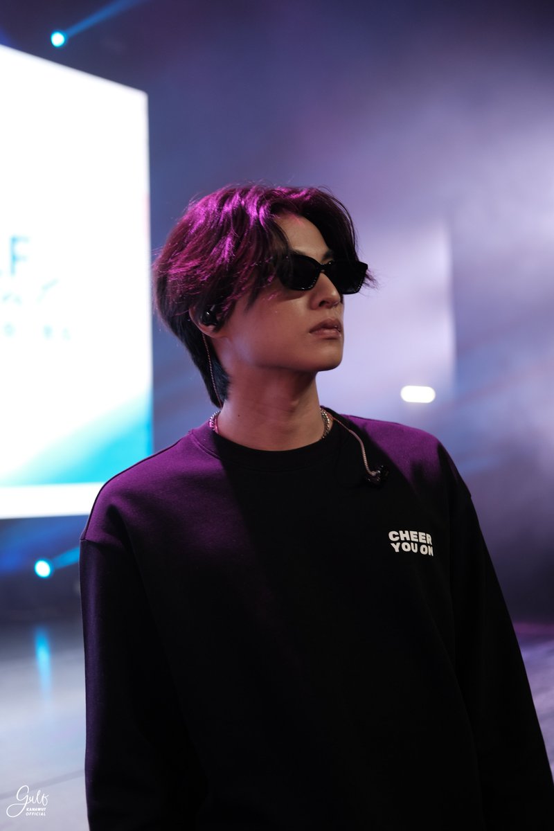 Gulfkanawutofc's tweet photo. พี่เขาหล่อไม่เกรงใจใคร จริงๆ😍

Real Meet GULF 
#Gulf1stFMinQingdao https://t.co/QQkRyTnReG