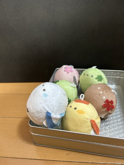 豊富なギフト 葡萄畑で仲良く遊ぶヒヨコちゃんとシマエナガちゃん