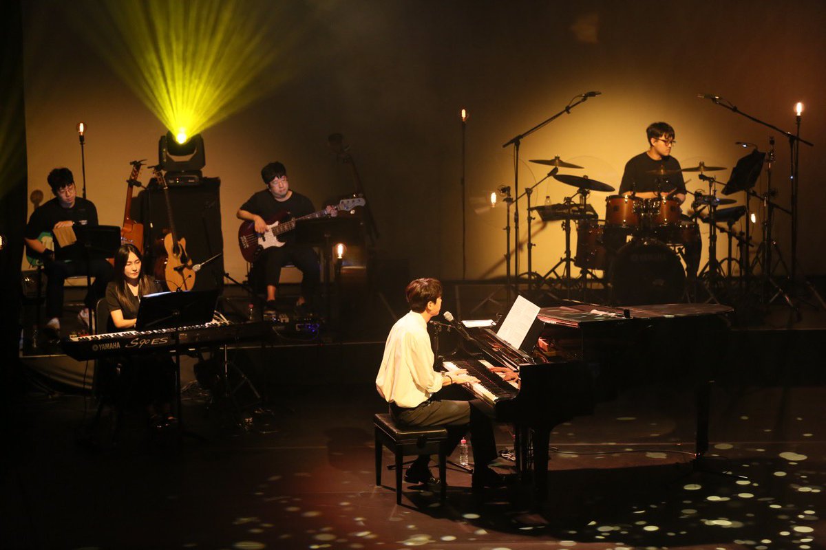 jd_theater's tweet photo. 국립정동극장 콘서트시리즈
오걸작_오선지걸어가는작곡가🎼

뜨거운 여름의 끝자락, 낭만 가득한 다미로 작곡가와
수 많은 관객분들이 함께 선보인 단 하나의 오걸작 무대 🙌 

오걸작 다미로 자작곡 중 | 다미로 작곡 &amp; 오걸작 관객 작사🎹

멋진 무대 함께 만들어 주신 
모든 분들 감사합니다! https://t.co/SlfRzGTYHq