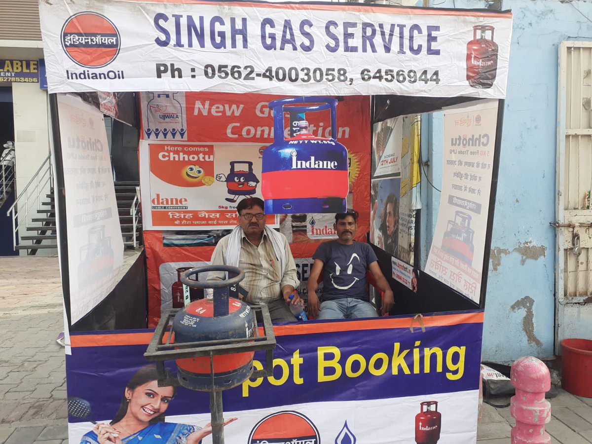 IoclAgraIDO's tweet photo. FTL camp conducted at Kamla nagar market by Singh Gas Service under Agra B LSA as part of weekly campaign. No address proof required. Just take it with you and refill anywhere in the country. #chottu #FTL @DirMktg_iocl @IndianOilcl @ChairmanIOCL @akadk12 @Bohrashyam2 https://t.co/ih5EsEBSVI