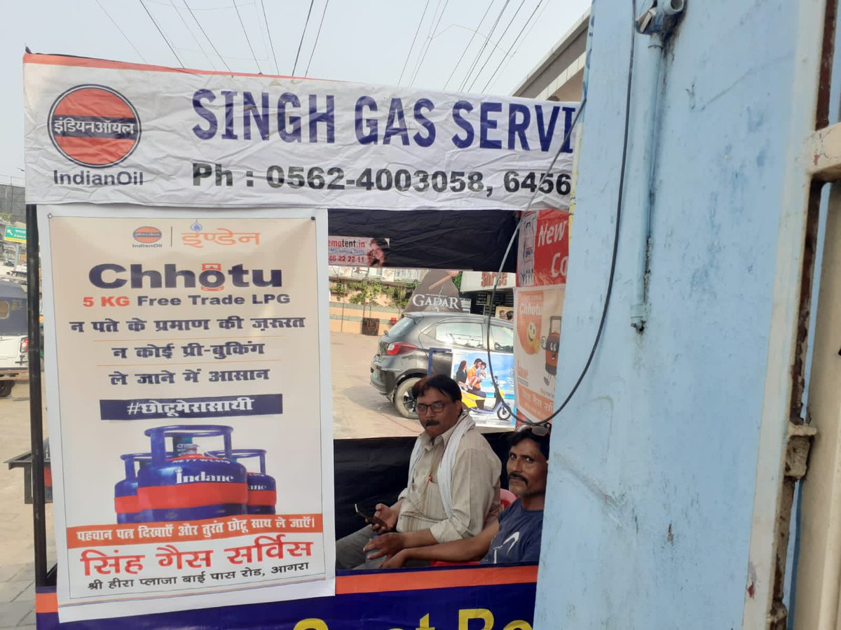 IoclAgraIDO's tweet photo. FTL camp conducted at Kamla nagar market by Singh Gas Service under Agra B LSA as part of weekly campaign. No address proof required. Just take it with you and refill anywhere in the country. #chottu #FTL @DirMktg_iocl @IndianOilcl @ChairmanIOCL @akadk12 @Bohrashyam2 https://t.co/ih5EsEBSVI