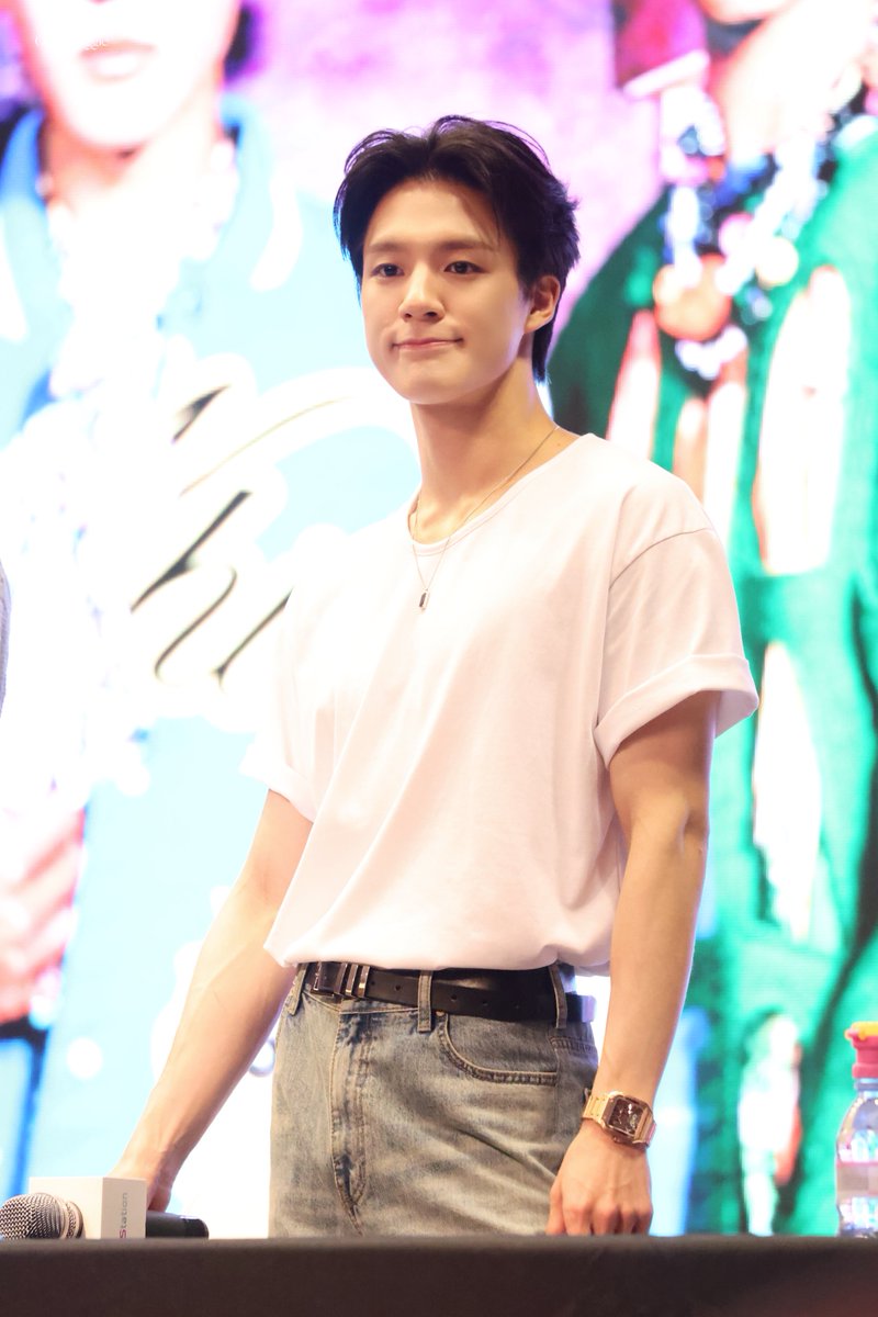 OkkieDoggie_423's tweet photo. 230819 Shanghai Fansign

#JENO #제노 #ジェノ #NCT #NCTDREAM #엔시티드림 https://t.co/BpNcndXKgX