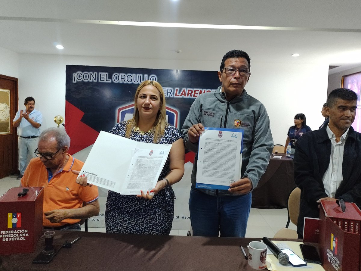 uptlara's tweet photo. #Enterate La #Uptaeb y @SomosAfel firmaron alianza estratégica para la formación integral de entrenadores y personal técnico del fútbol ⚽

#UptaebActiva

@michellyvivas @mppeduniv https://t.co/HLSoIZvzHM